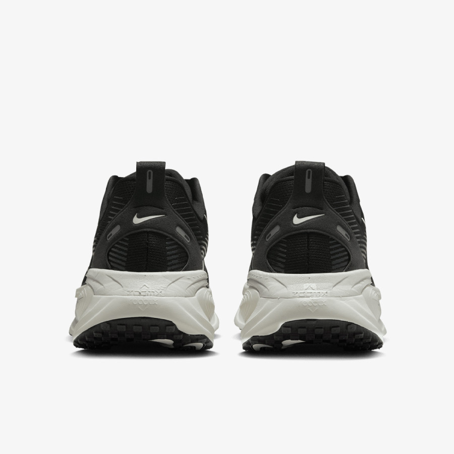 NIKE Спортни обувки NIKE VOMERO 18 