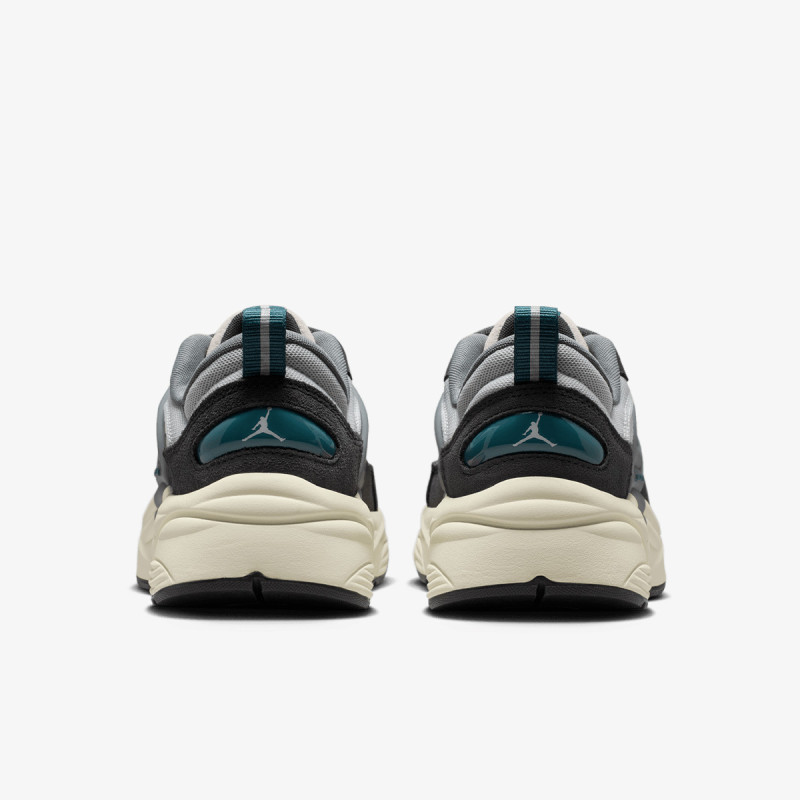 NIKE Спортни обувки JORDAN TRUNNER O/S 