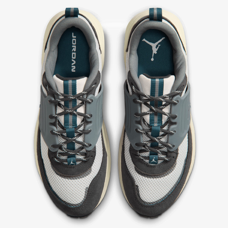 NIKE Спортни обувки JORDAN TRUNNER O/S 