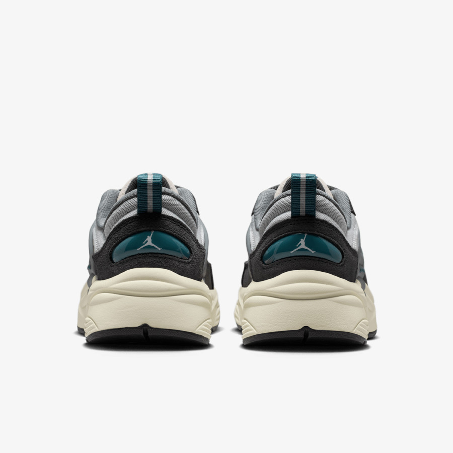 NIKE Спортни обувки JORDAN TRUNNER O/S 