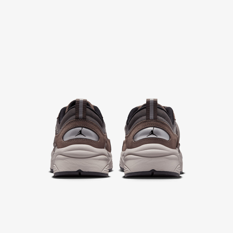 NIKE Спортни обувки JORDAN TRUNNER O/S 