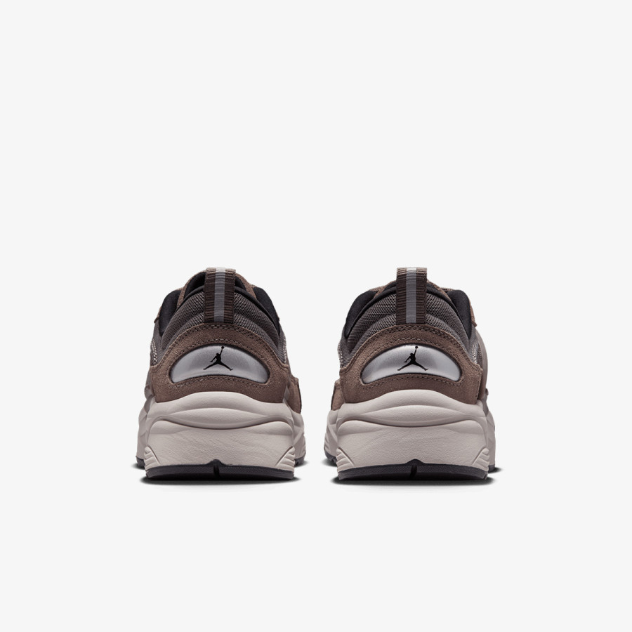 NIKE Спортни обувки JORDAN TRUNNER O/S 