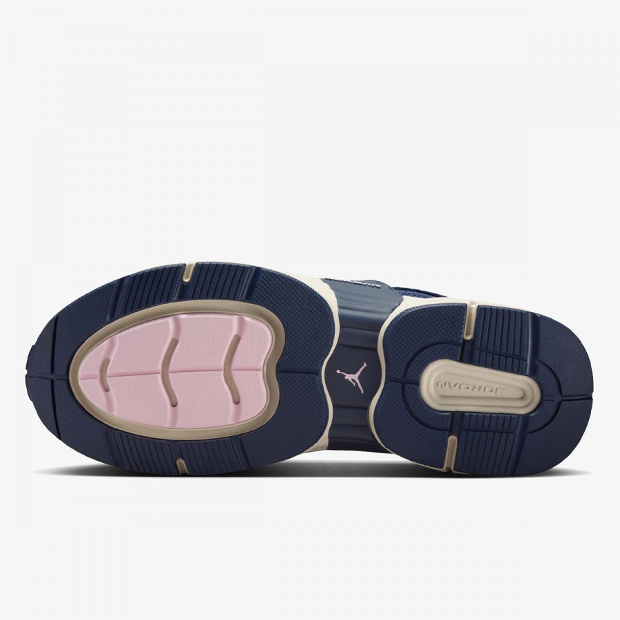 NIKE Спортни обувки JORDAN TRUNNER O/S 