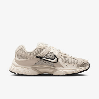 NIKE Спортни обувки W NIKE V5 RNR 