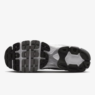 NIKE Спортни обувки NIKE AIR MAX MOTO 2K 