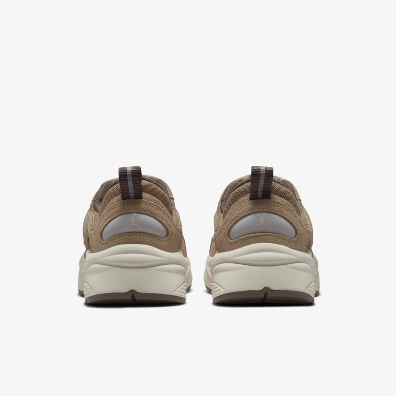 NIKE Спортни обувки WMNS JORDAN TRUNNER O/S 