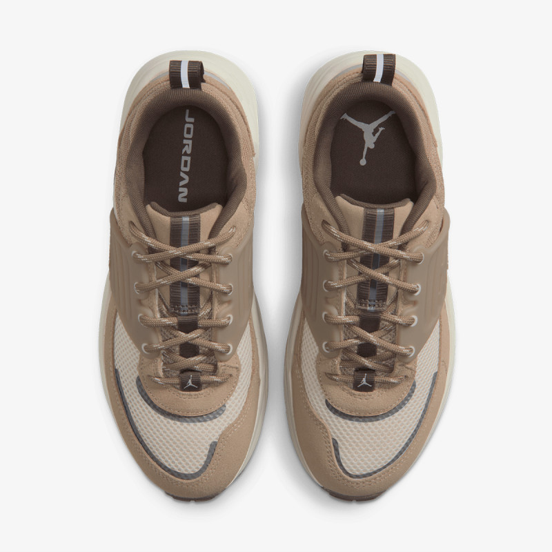 NIKE Спортни обувки WMNS JORDAN TRUNNER O/S 
