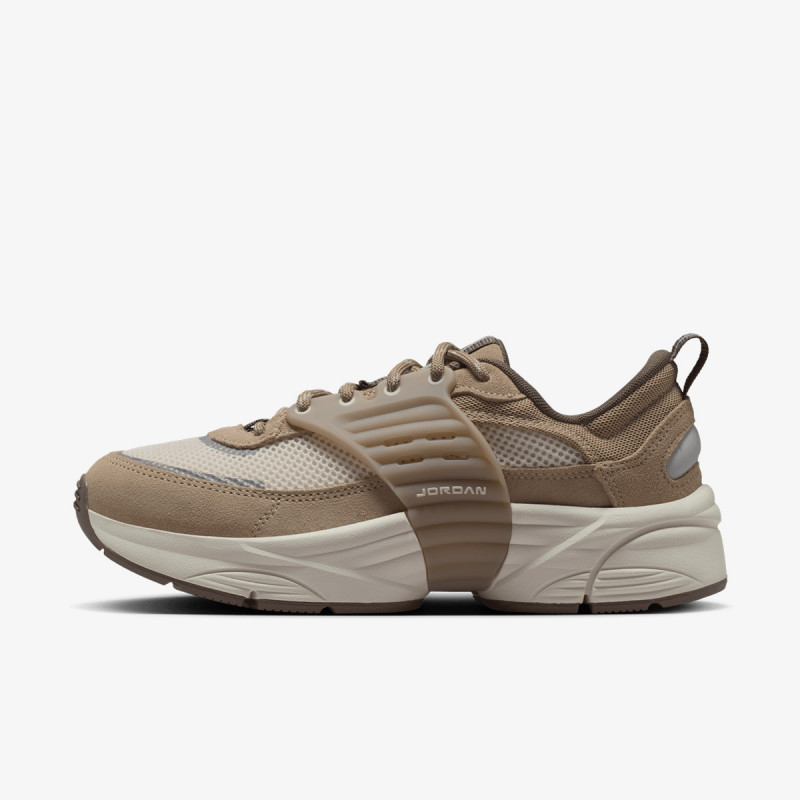 NIKE Спортни обувки WMNS JORDAN TRUNNER O/S 