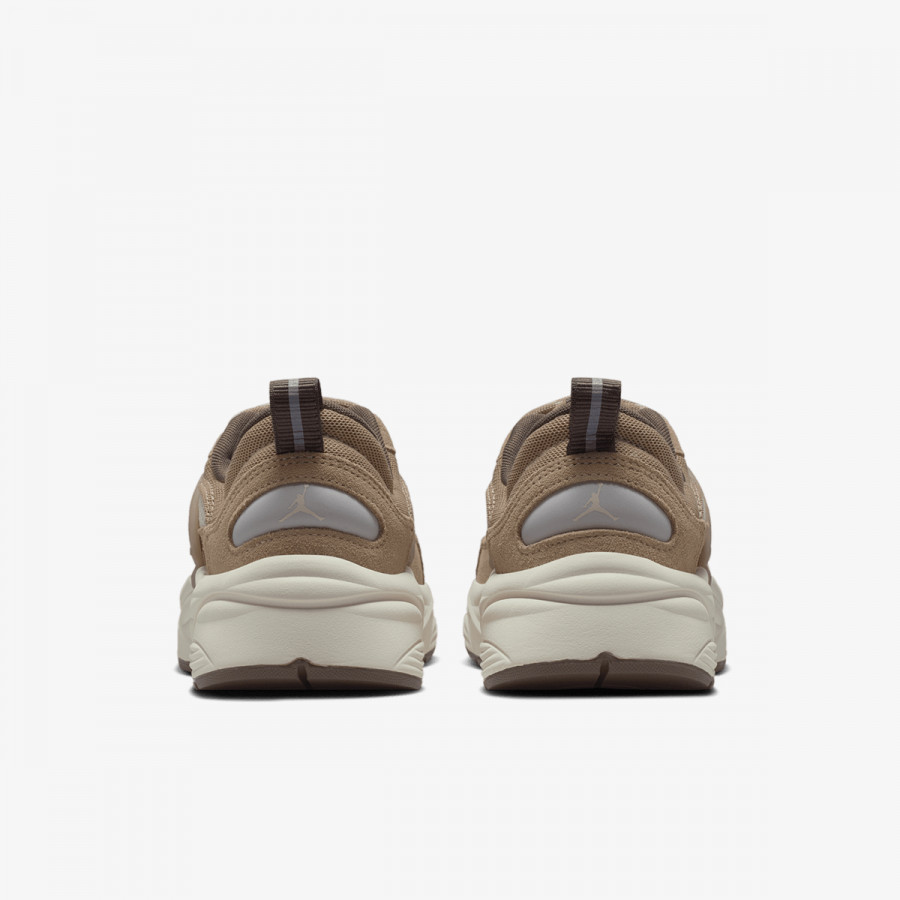 NIKE Спортни обувки WMNS JORDAN TRUNNER O/S 