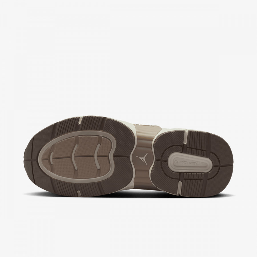 NIKE Спортни обувки WMNS JORDAN TRUNNER O/S 
