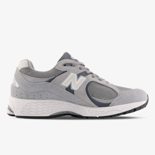 NEW BALANCE Спортни обувки NEW BALANCE - 2002 