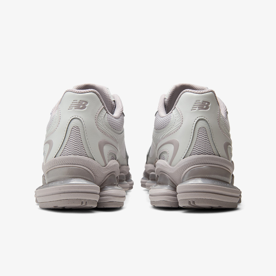 NEW BALANCE Спортни обувки 2000 