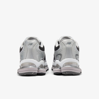 NEW BALANCE Спортни обувки 2000 