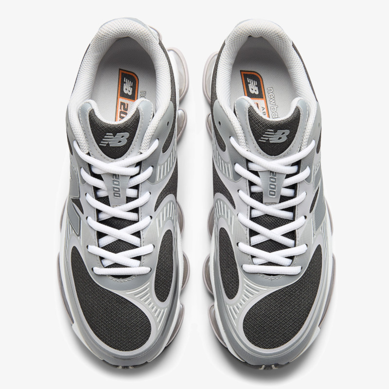 NEW BALANCE Спортни обувки 2000 